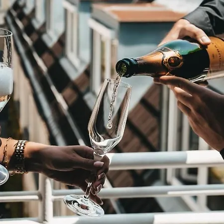 מלון Boutique Atrium