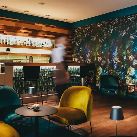 מלון Boutique Atrium 4*