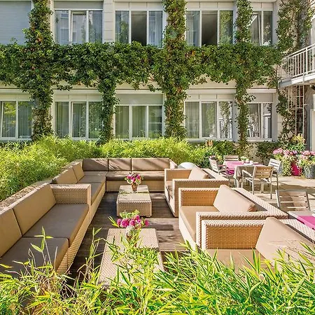 Отель Boutique Atrium 4*
