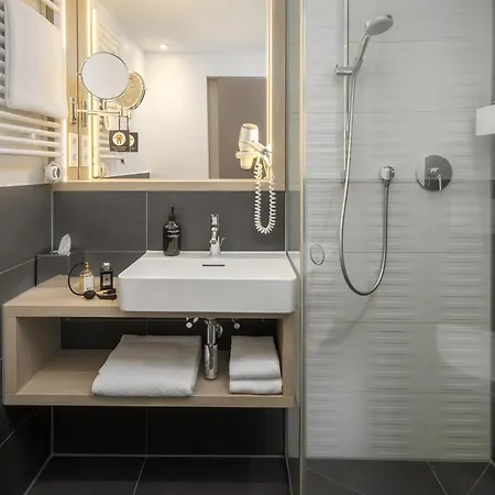 Отель Boutique Atrium 4*