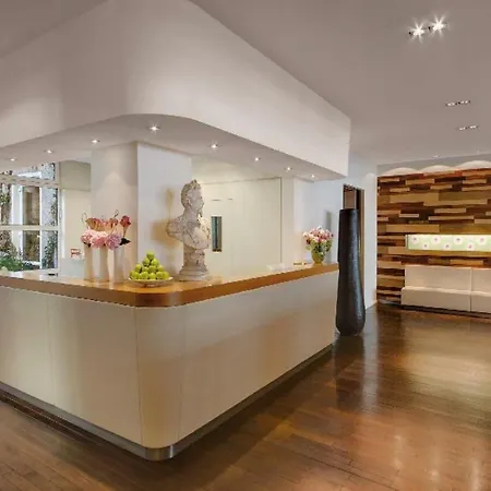 Boutique Atrium 4* München