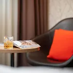 מלון Boutique Atrium 4*