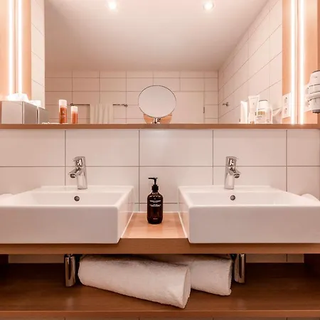 Boutique Atrium Hotel 4*