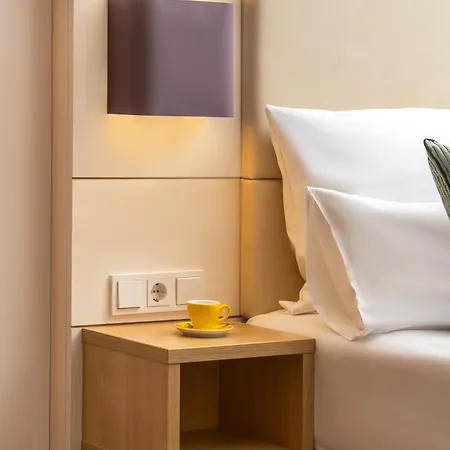 Boutique Atrium Hotel 4*