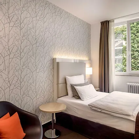 Boutique Atrium Hotel 4*